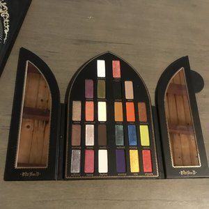 Kat Von D Makeup - Limited Edition KVD Saint & Sinner Palette Kat Von D Makeup - Limited Edition KVD Saint & Sinner Palette